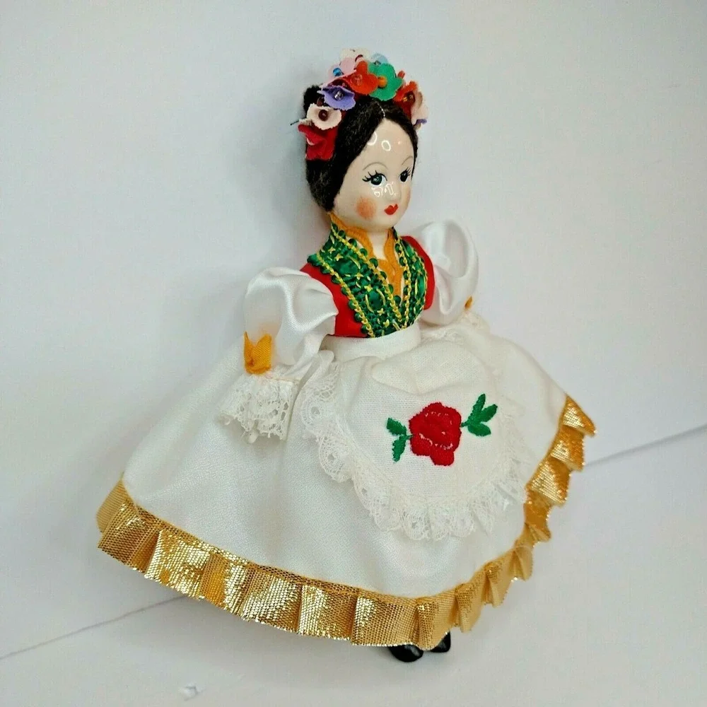 Vintage Hungarian Doll  Folk Costume Hand Painted 1990 Porcelain.‎
